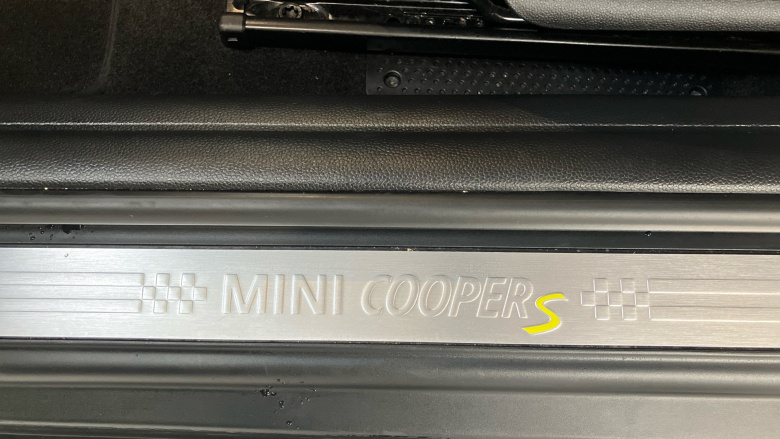 MINI Hatchback 135kW Cooper S Level 2 33kWh 3dr Auto Electric Hatchback